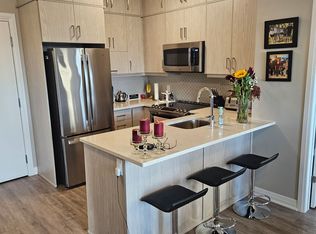 95 Dundas St W #116, Oakville, ON L6M 4L9