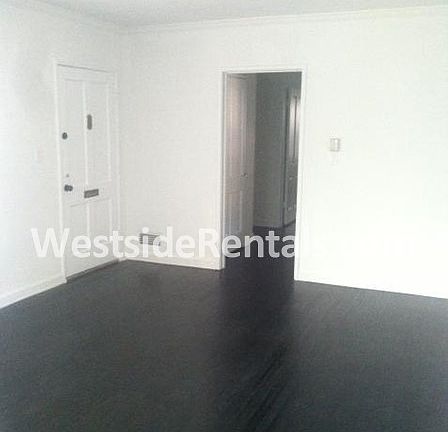 4th image of 732 S Plymouth Blvd APT D