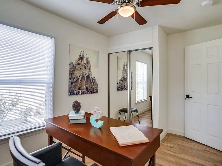 2466 Cedar Ave — Photo 7