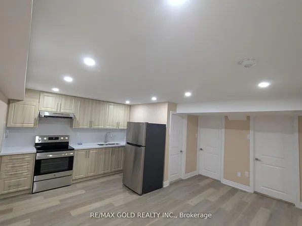 35 Latania Blvd, Brampton, ON L6P 1T1