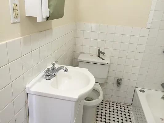 Rented by Zuz Realty | media 31