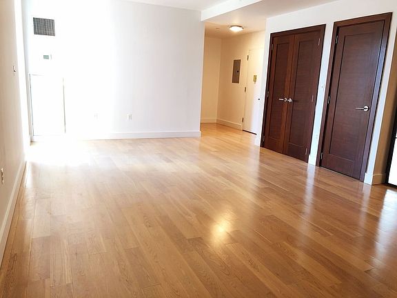 5th image of 3101 Vernon Blvd APT 408