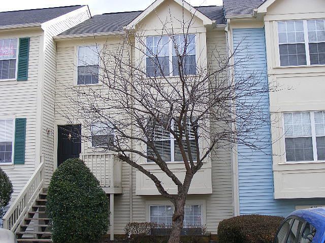 2 Bdrm. 2 FB Upper level condo