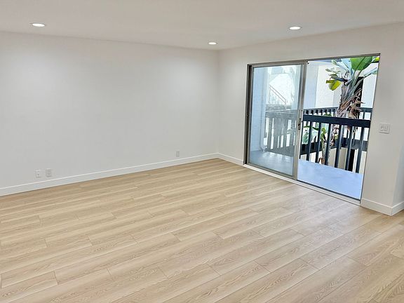 2nd image of 1448 Monterey Blvd APT 208