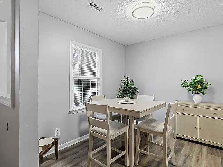 Westpointe Apartments — Photo 13