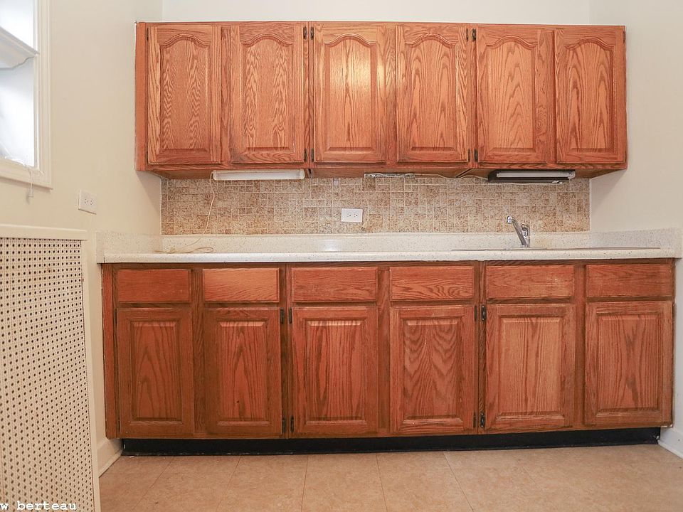 1st image of 1520 W Berteau Ave #524