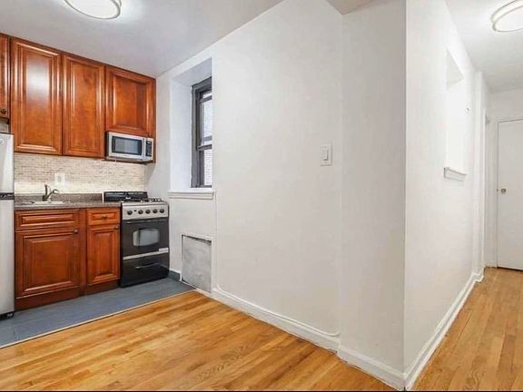 3rd image of 205 W 91st St #5FW