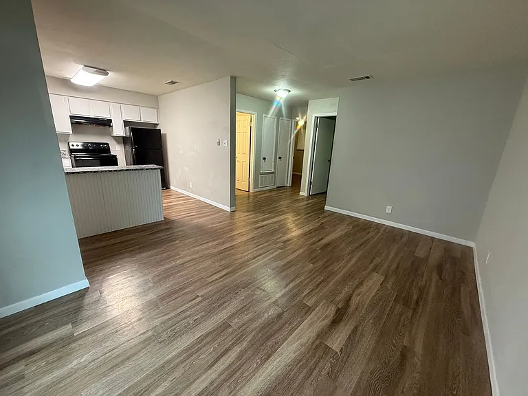 2916 Bernice Dr — Photo 2