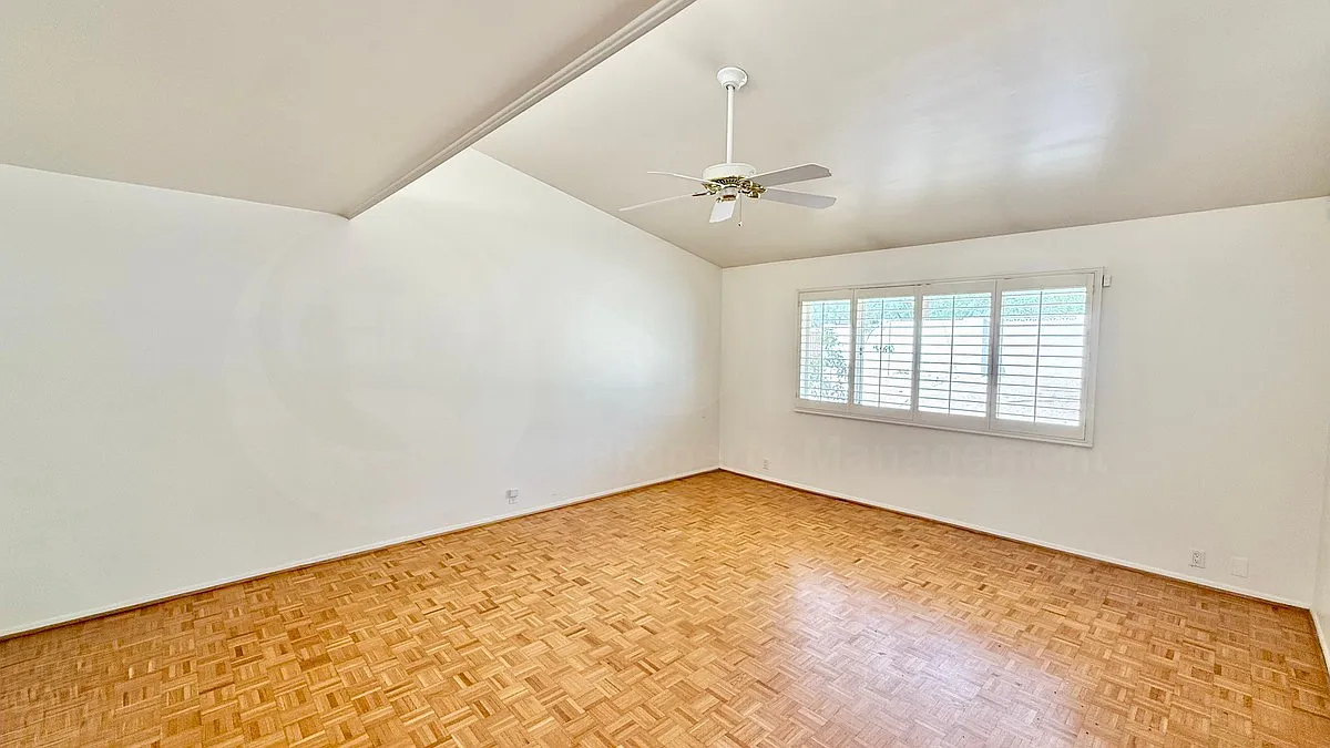 3 bed, 2.0 bath, 2211 sqft, $3,875 — Photo 2