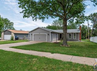 2508 SW Kingsrow Rd, Topeka, KS 66614