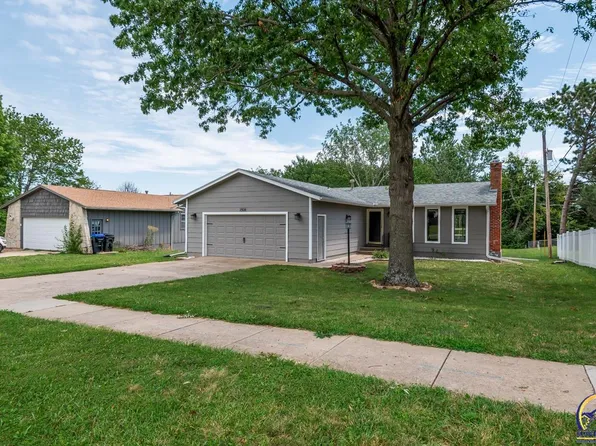 2508 SW Kingsrow Rd, Topeka, KS 66614