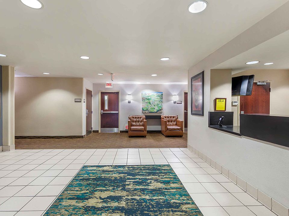 Lobby and Guest Check-in