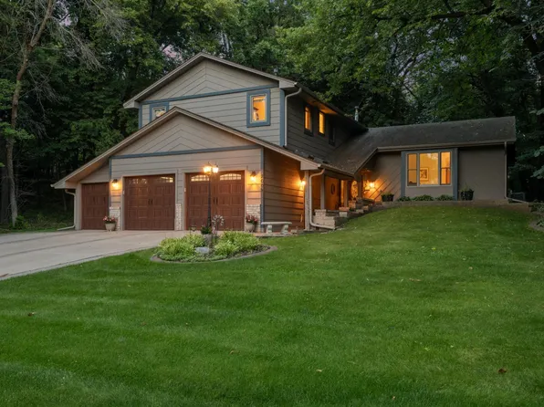 2009 Indian Rd W, Minnetonka, MN 55305