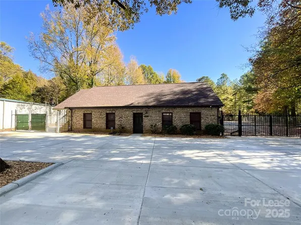 1804 Lucas Ln, Charlotte, NC 28213