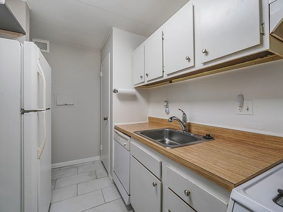 3rd image of 2609 Redcoat Dr #241