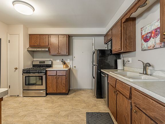 3rd image of 120 Collen Dr #221A