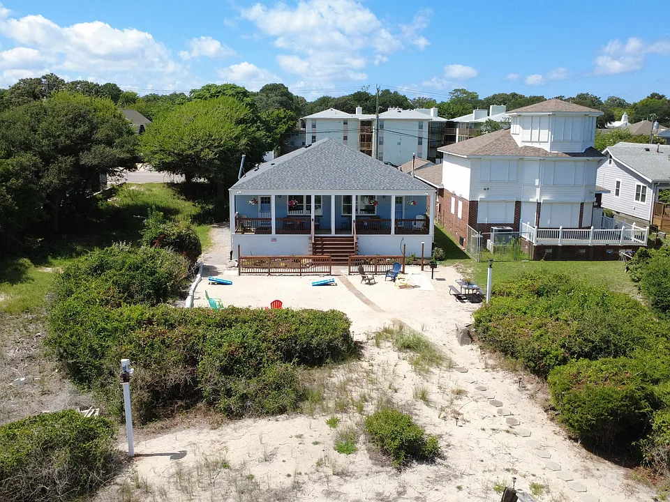 2 bed, 1.0 bath, 1000 sqft, $3,700