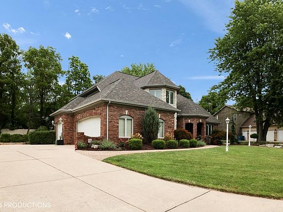 3rd image of 1809 Woodmere Dr