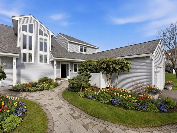 44 Fairway Dr, Plymouth, MA 02360