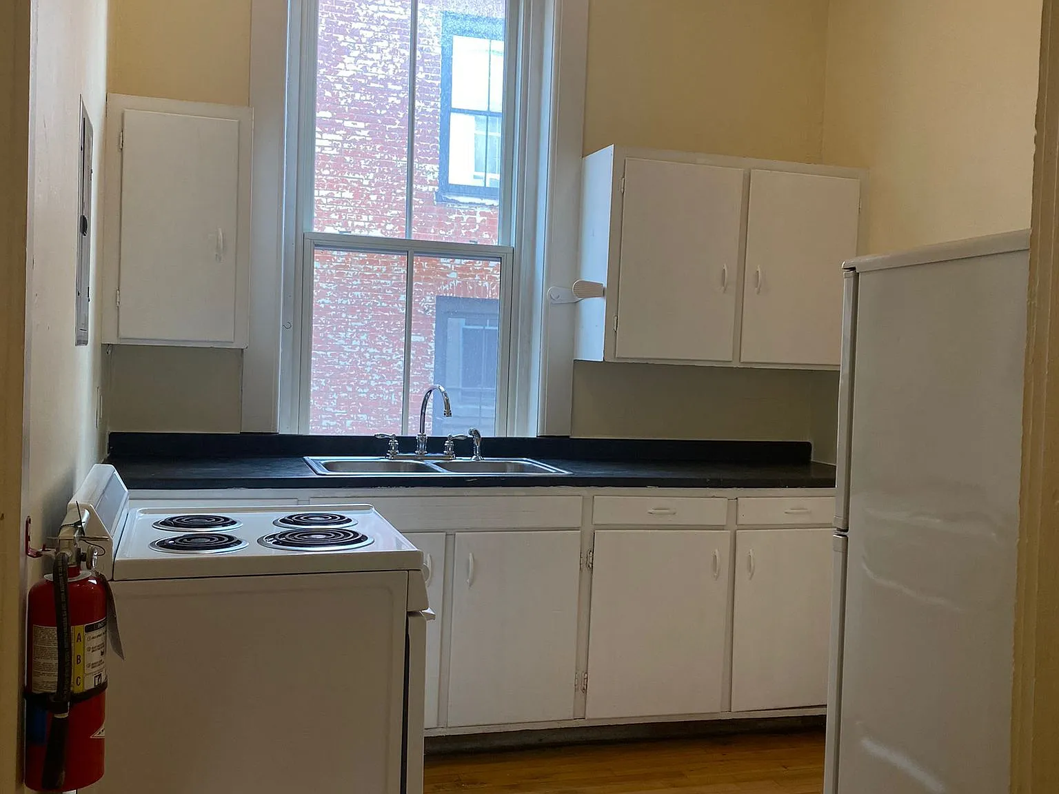 203 College Street — Photo 3