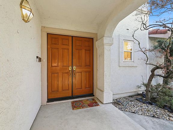 5th image of 979 Sandalridge Court