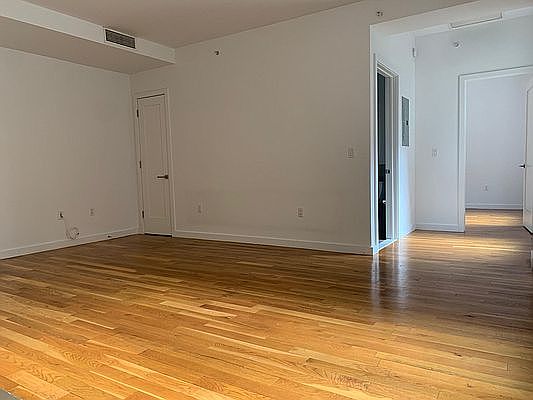 4th image of 123 Parkside Ave APT 2H