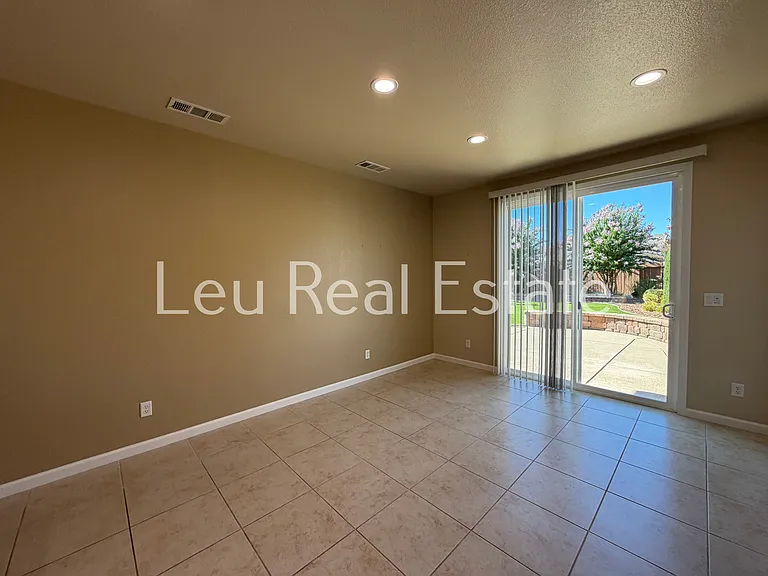7425 Foxburgh Ct — Photo 6