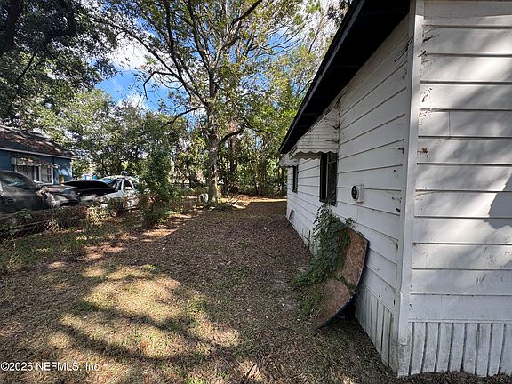 3rd image of 1567 W 17TH Street