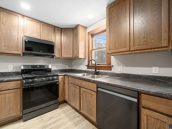 5th image of 535 N Menlo Ave