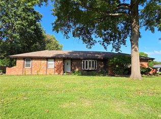 902 S Doyle St, Louisburg, KS 66053