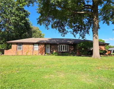 902 S Doyle St, Louisburg, KS, 66053