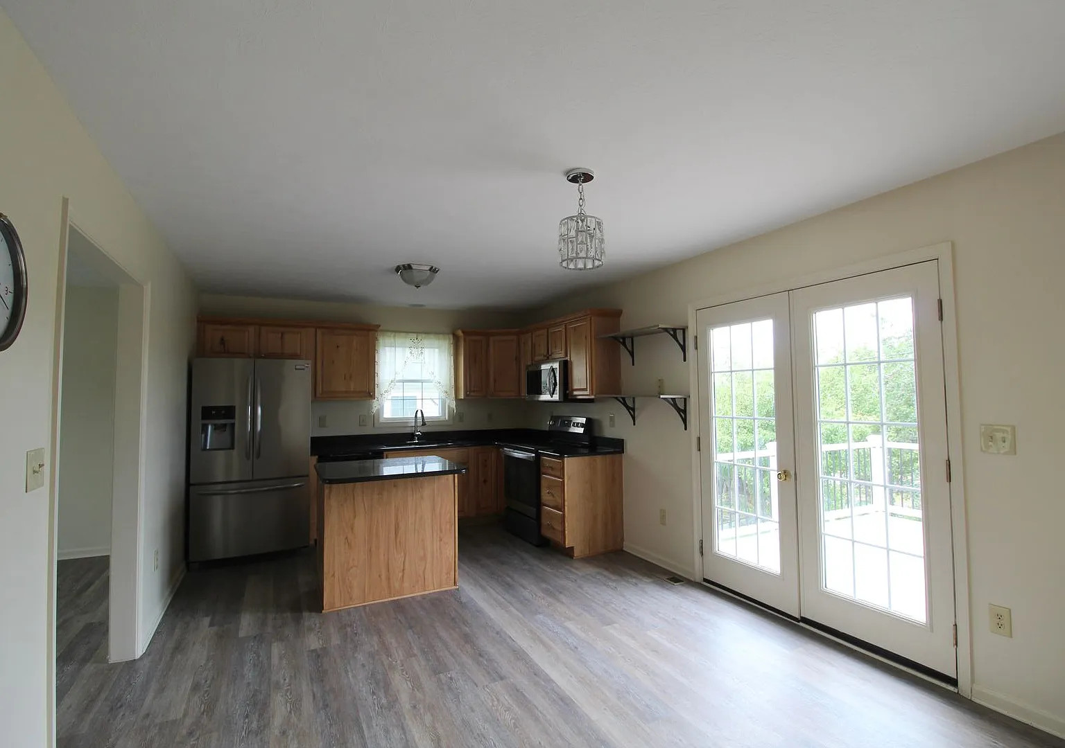 Available now! Home near downtown — Photo 2