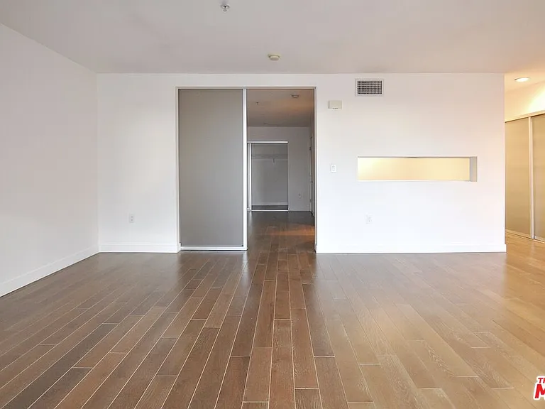 901 S Flower St #709 — Photo 10