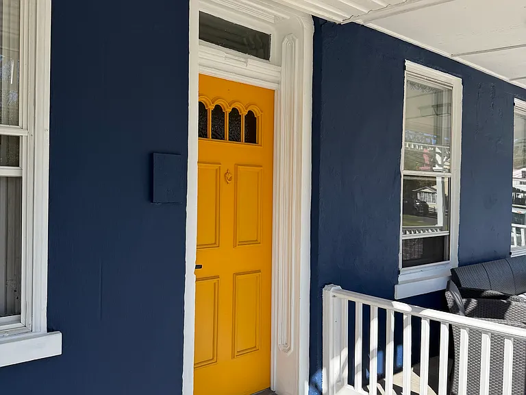 706-708 E Walnut St #B — Photo 2