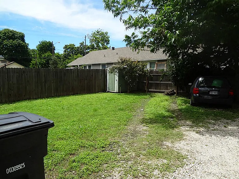 1108 Mathis St — Photo 9