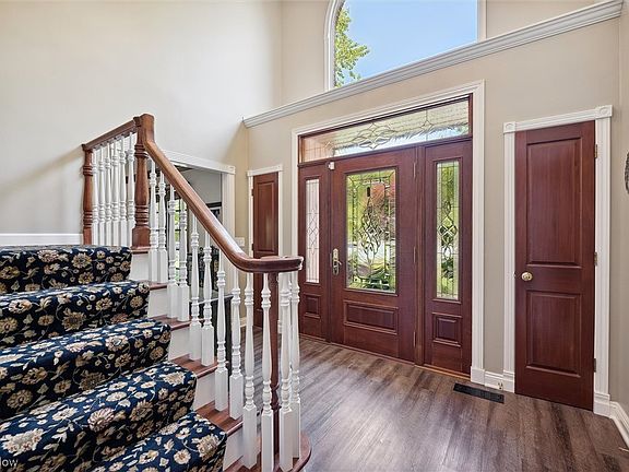 4th image of 30421 Oakwood Cir