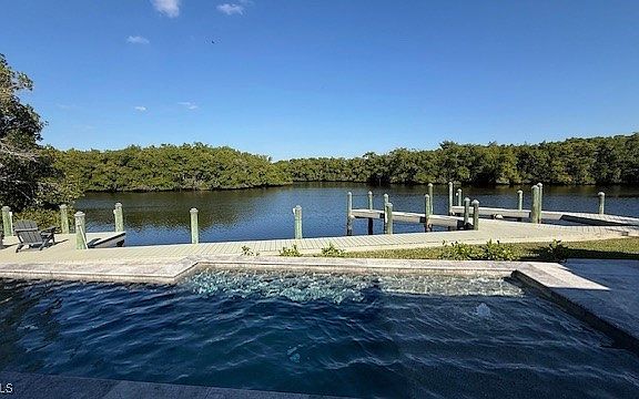 2nd image of 432 Seaworthy Rd