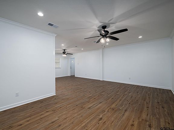 5th image of 423 Hardee Dr