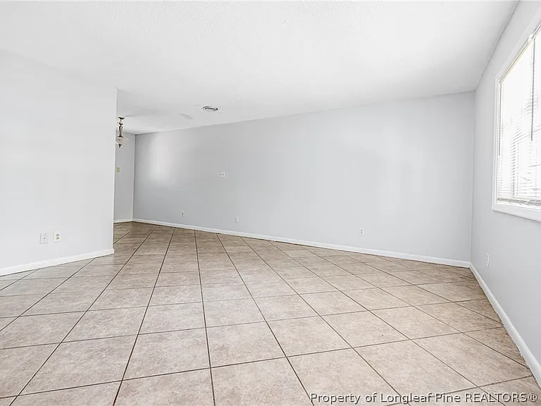 2328 Barrington Cir — Photo 17
