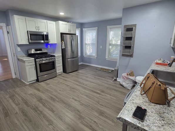 106 Greenwood St #1