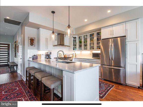 4th image of 4256 Terrace St