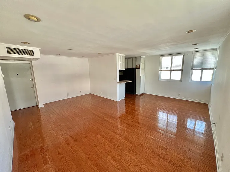 1907 Robinson Ave #3001 — Photo 2