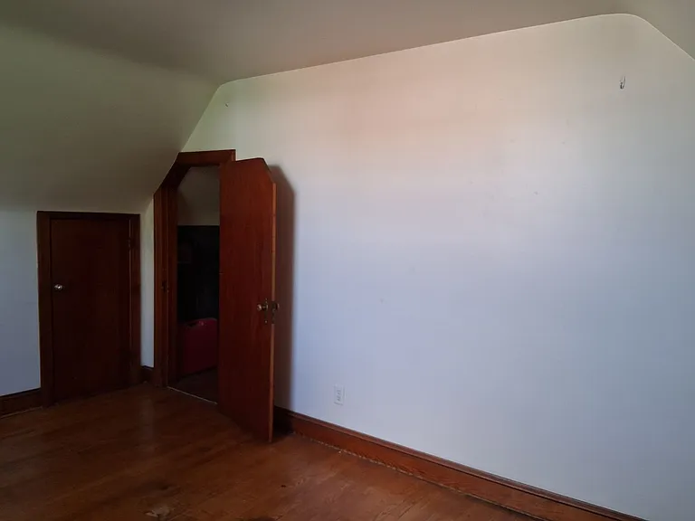 172 E Green St #B — Photo 10