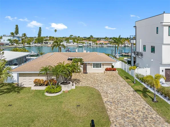 11385 6th St E, Treasure Island, FL 33706