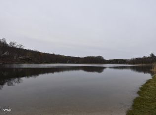 122 Private Dr, Dingmans Ferry, PA 18328