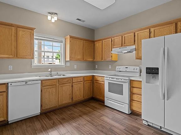 4th image of 7203 Rosemary Ct