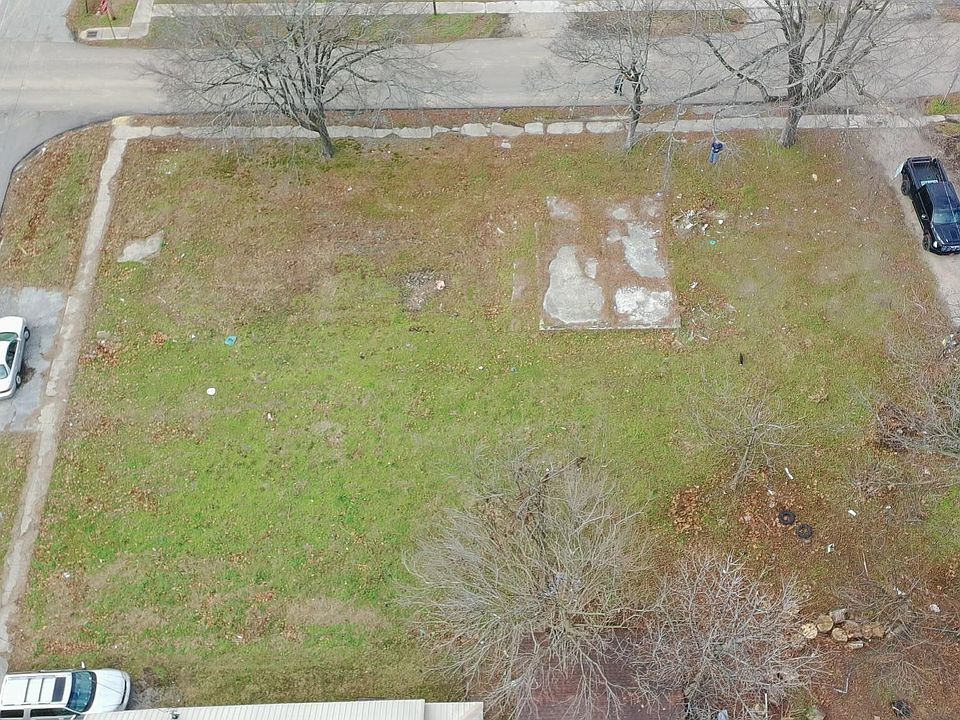 1st image of 501 E Main St