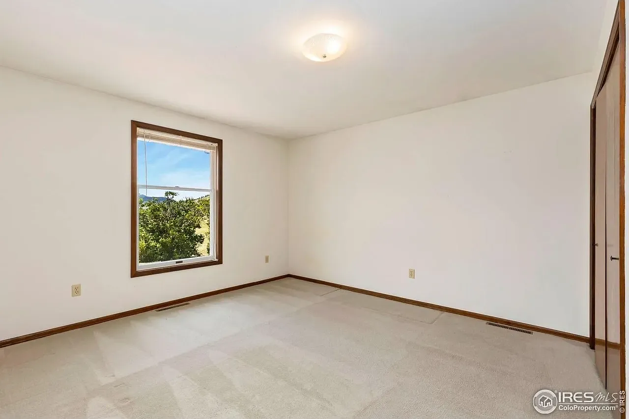 5 bed, 3610 sqft, $1,100 — Photo 3