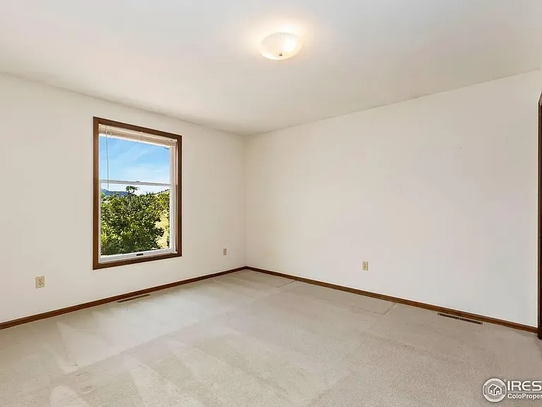 1125 Stone Canyon Rd — Photo 3