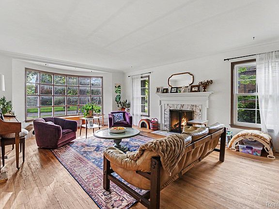 4th image of 19015 Muirland St